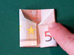Lege den geldschein quer vor dich und falte dann die linke kante auf die rechte kante. Ein Geld Haus Bauen Basteln Gestalten