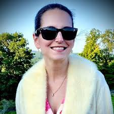 Lauren Robins (@LaurenRobins)