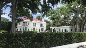 Palm Beach Homes 71 85m Sale Sets New Lakefront Record House Is At 8 S Lake Trail