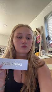 annika lynn 🌞🏇🌊 (@heyyitsannikaa)