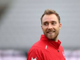 Maybe you would like to learn more about one of these? Em Eriksen Foto Nach Op Aufgetaucht Bub Trifft Danen Am Strand Und Wird Emotional Fussball