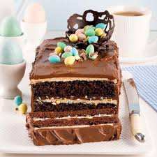 Pour Paques Servez Leur Ce Succulent Gateau Deux Etages Au Chocolat Et Aux Mini Eggs Desserts Ma Fourchette Desserts Food Cake