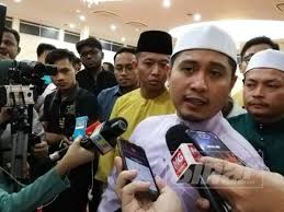 The video with the individual making these allegations were uploaded on haziq aziz's facebook page—we have reached out and will update this article if and when he provides a response. Azmin Tak Pernah Jumpa Haziq Di Sandakan Hilman