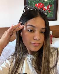 Lesly Arias's Instagram, Twitter & Facebook