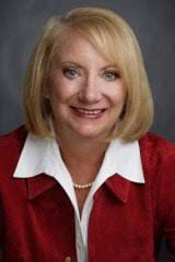 Mimi Cox's Instagram, Twitter & Facebook