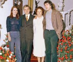 Valentin ceaușescu was born in bucharest on 17 february 1948. UrmaÅ£ii Familiei Ceausescu Cum AratÄƒ Nepoata Lui Nicolae Ceausescu O TanÄƒrÄƒ FrumoasÄƒ De Doar 20 De Ani Foto Evenimentul Zilei