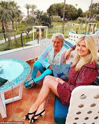 She is married to rock singer si. Rod Stewart 76 And Penny Lancaster 50 Live It Up On Romantic Holiday Latest Celebrity News