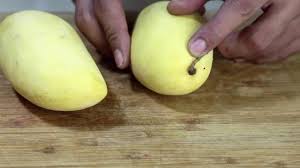 1 mango, sehr reif, in stückchen geschnitten (ca. Den Reifegrad Einer Mango Bestimmen Wikihow