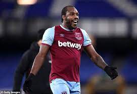 Con 49 reti è il miglior marcatore nella storia del west ham in premier league. West Ham Sturmer Michail Antonio Um Seine Internationale Zugehorigkeit Von England Nach Jamaika Zu Verlagern Aktuelle Boulevard Nachrichten Und Fotogalerien Zu Stars Sternchen