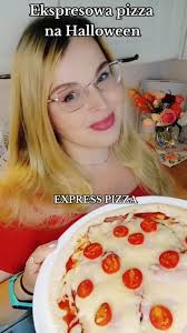 Pyszny i szybki pomysł na coś pysznego ♥️#jedzenieztiktoka #przepisztiktoka  #justidiary #pizza #tegodnia