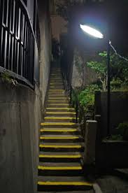 夜散歩のススメ1088 谷間に落ちる細階段 夜散歩のススメ 都市景観 夜 散歩 風景