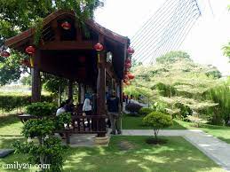 The restaurant on the pond provide abc and assorted snacks, perfect cooling dessert for hot afternoon. China Malaysia Friendship Garden Putrajaya From Emily To You