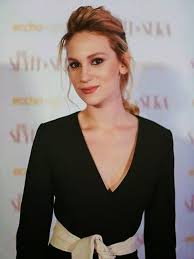 Farah zeynep abdullah is a turkish actress and singer. Farah Zeynep Abdullah