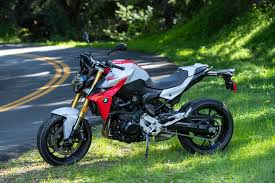 Feb 25, 2020 · bmw f900r の主なスペック（欧州仕様） ホイールベース：1,518mm シート高：815mm 車両重量：211kg エンジン形式：水冷4ストdohc4バルブ並列2気筒 総排気量：895cc 最高出力：77kw/8,500rpm 最大トルク：92n・m/6,500rpm 燃料タンク容量：13l 変速機形式：6速リターン 2020 Bmw F 900 R Xr Road Test Review Rider Magazine