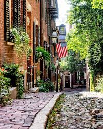 Did You Know Beacon Hills Acorn Street Is The Most Photographed Street In Boston Its Also One Of The Only Avenues Beacon Hill Boston Stone Street Usa Cities