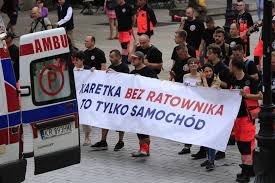 Grożą, że w styczniu karetki. Protest Ratownikow Medycznych W Warszawie Ratownik Systemu Niewolnik Zdjecia Wideo Dziennikpolski24 Pl