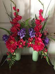 Maybe you would like to learn more about one of these? Cemetery Flowers Memorial Flowers Cemetery Vase Graveside Memorial Flowers Funeral Flower Arrangements Funeral Floral