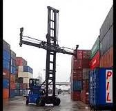 XCMG XCH907E empty container handler., It is designed for stacking shipping  containers up to 9 tons. , The model features a high lifting height, often  reaching over 16 meters. , It operates using an ...