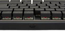 Taastatur bunt beschriftet.um richtig arbeiten zu können, müssen sie die tastaturbelegung im computer ihrer verwendeten tastatur anpassen. Tech Review De Cooler Master Sk650 Flache Bunte Schalter Im Edlen Gewand