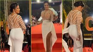 هي ابنة لأب مصري كان يعمل ظابطاً وأم سودانية كانت تعمل مضيفة جوية. Ø´Ø§Ù‡Ø¯ÙˆØ§ Ø¨Ø·Ø§Ù†Ø© Ø±Ø§Ù†ÙŠØ§ ÙŠÙˆØ³Ù ØªØ­Ø¯Ø« Ø¬Ø¯Ù„Ø§ ÙˆØ§Ø³Ø¹Ø§ Ø¹Ù†Ø¯ Ù…Ù†Ø·Ù‚Ø© Ø§Ù„ØµØ¯Ø± ÙƒÙŠÙ Ø³ØªØ¨Ø±Ø± Ù‡Ø°Ù‡ Ø§Ù„Ù…Ø±Ø© Ø§Ø·Ù„Ø§Ù„ØªÙ‡Ø§ Ø¬Ø±ÙŠØ¯Ø© Ù†ÙˆØ±Øª