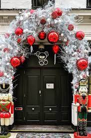35 Stunning Christmas Front Doors Decoration Ideas New 2021 Page 30 Of 35 My Blog Christmas Door Decorations Door Decorations Classroom Christmas Decorations