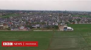 Luas ruang terbuka hijau semakin menyusut di jakarta dari. Sawah Beralih Jadi Perumahan Atau Industri Mengancam Ketahanan Pangan Bbc News Indonesia