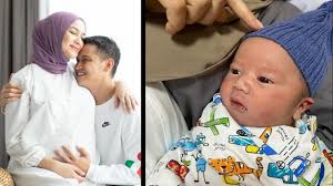 Dia sudah membintangi 9 judul sinetron dan namanya semakin melejit setelah memerankan karakter rumanah di sinetron tukang bubur naik haji. Delivering First Child Citra Kirana Operated While Listening To Songs