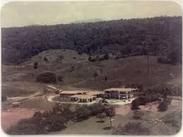 Vista Panoramica De La Hacienda Napoles En Medellin Cuando El Proyecto Recien Comenzaba Eran Los Anos De Gloria Esposa De Pablo Escobar Pablo Escobar Fotos