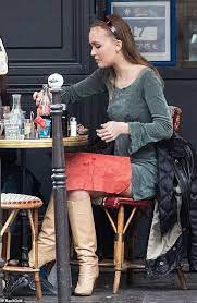 Vanessa paradis got married this weekend! Lily Rose Depp Cuts A Casual Figure As She Joins Vanessa Paradis And Samuel Benchetrit For Lunch Daily Mail Online