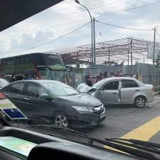 Avoid the complications of public transport and travel to the golden hindu shrine with ease on a day trip that's ideal for travelers with limited time. Kemalangan Depan Pos Laju Batu Media Viral Selangor Facebook