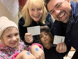 Toma este singurul băiat din familie, cunoscutul cântăreț mărturisind că. Horia Brenciu Toma E PuÈ›in SupÄƒrat Din Nou OdatÄƒ Cu Facebook