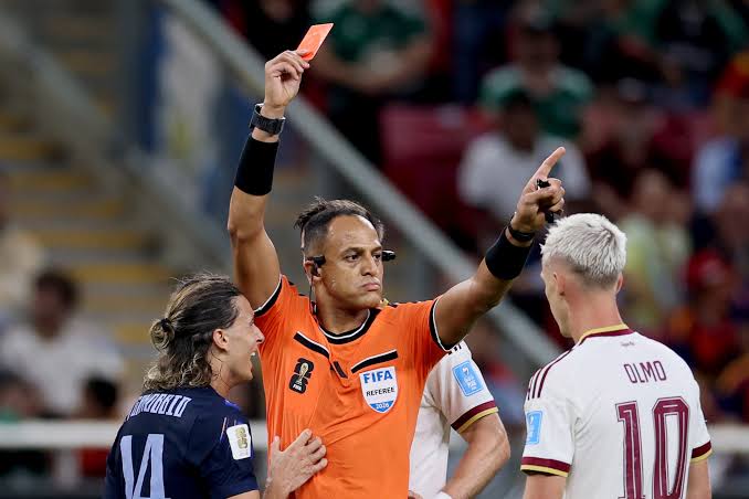 Ismail Elfath, el árbitro del Uruguay-España, pitará el Inglaterra-Argentina
