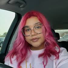 What table holds 2 chest items?