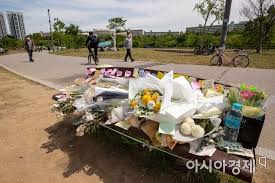 가족이라곤 서로밖에 없는 두 사람, 혈연 보다 진한 사랑은 깊어져만 가는데. Pv2rl8fsjilxjm