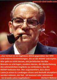 Und dies gilt aktuell auch und besonders für die AfD. Diese Passivität im  Umgang mit einer totalitär-rechtsextremistischen Partei ist unsäglich  verantwortungslos.