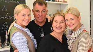 Gute zeiten, schlechte zeiten, sunny. Valentina Cheyenne Pahde Die Twins Teilen Susses Familienfoto Mit Ihren Eltern