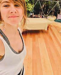 Hi friends! My name is Syndie and currently, I live in Cambria, California  (shout out if you know where thats at!) and I'm looking to move (if all  goes well) to the