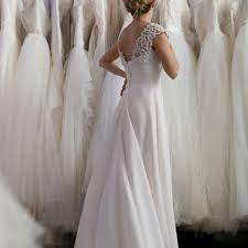 Nun kannst du nach herzenslust durchsuchen & dir die perfektesten schnäppchen aussuchen. Brautkleid Kaufen 9 Fehler Die Ihr Vermeiden Solltet Glamour