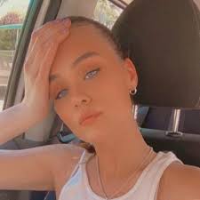 poor boy (@SydneyPiper11)