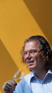 On this special Easter day, we meet with Ernst Loosen, AKA Ernie, the rock  star of german winemaking, a true ambassador of Riesling. #Riesling  #GDtravelbox Weingut Dr. Loosen