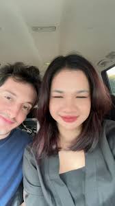 Cinta Merah Jambu: Kegembiraan yang Viral