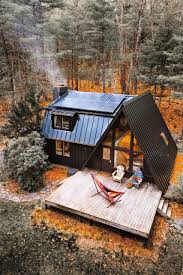 A Black A Frame Sustainable Catskills A Frame Maisons A Louer A Kerhonkson New York Etats Unis En 2020 Maisons Exterieures Maison Dans La Foret Maison A Dome