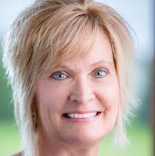 Lori Palmer's Instagram, Twitter & Facebook