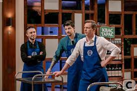 The show initially ran from 1990 to 2001 and was revived in 2005 as masterchef goes large. Bcrpgxr Wdfrbm