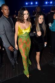 Selena gomez is a new style icon nowadays, the 23 years old american singer/actress has already made an incredible mark on the world on fashion. Selena Gomez Style Pictures Fashion Photos Of Selena Gomez