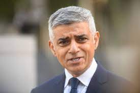 Khan was the fifth of eight children born to sunni muslim parents who had arrived in britain from pakistan. London Mayor Sadiq Khan Blasts 11th Hour Christmas Lockdown Changes Inyourarea