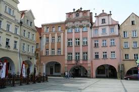 Auf tripadvisor finden sie alles für jelenia gora, lower silesia province: Markplatz Mit Laubengang Bild Von Jelenia Gora Lower Silesia Province Tripadvisor