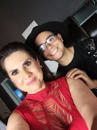 Gracias MG Salon By Manolo Gonzalez por tu talento y dejarme bella te  quiero! Aquí les dejo algunas fotos del shooting de ayer !