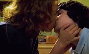 Hair dryer, mike d, blowdryer! Kiss Mike And Eleven Gif Kiss Mikeandeleven Strangerthings Discover Share Gifs Bobby Brown Stranger Things Stranger Things Actors Stranger Things Mike