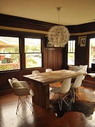 Rustic Modern Dining And Eames Style Chairs Inmod Style Modernes Esszimmer Bauernhaus Esszimmer Speisezimmereinrichtung